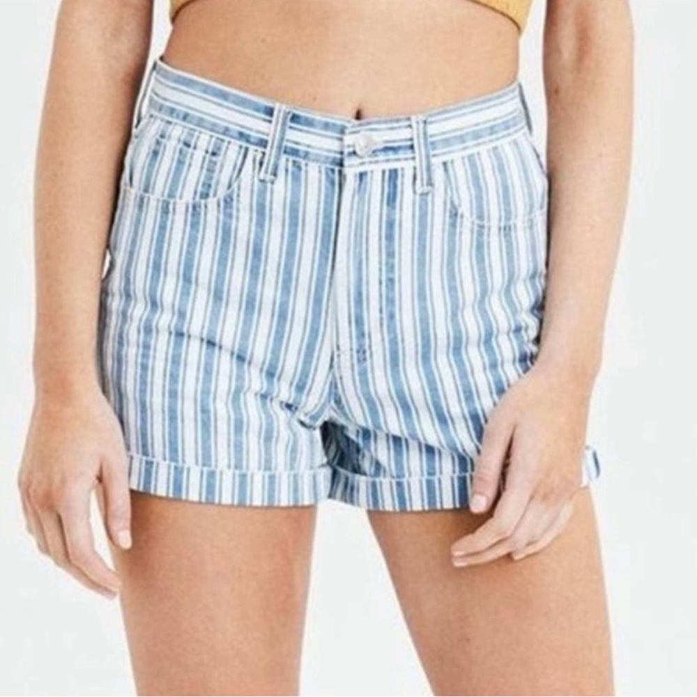 SIZE 8 AMERICAN EAGLE BLUE & WHITE STRIPPED  MOM SHORTS
